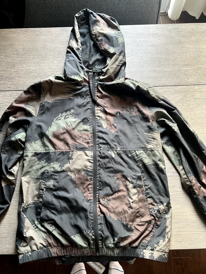 Volcom Windbreaker Size Meduim - Image 1 of 1