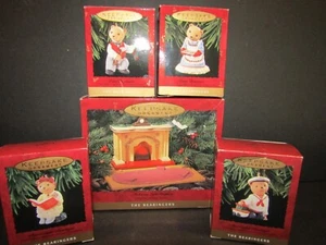 Hallmark Keepsake Ornaments 1993 THE BEARERS SET CAMINO e 4 ornamenti - Foto 1 di 6