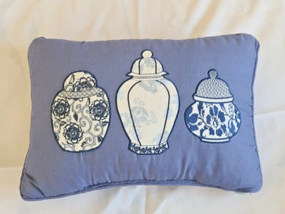 "Almohada de jengibre Martha Stewart azul y blanco apliques 12"" x 17""" Foto 1 de 4