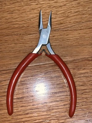 Beadsmith Super Fine Bent Chain Nose Pliers w/Spring Item No. PL658 (1 pc.) - Image 1 of 4