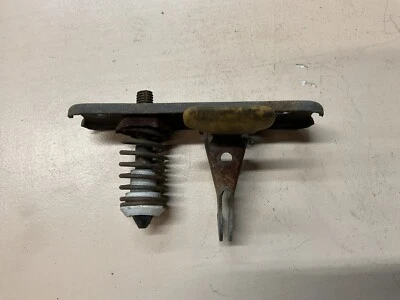 99-04 Land Rover Discovery 2 Capô Captura Striker Release FPB100160 FABRICANTE DE EQUIPAMENTO ORIGINAL B30A - Imagem 1 de 4