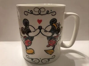 Mickey And Minnie Mouse Kissing “Oh La La” Mug 14oz - Enesco - Picture 1 of 3