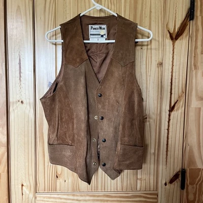 Chaleco Vaquero Vintage Años 70 Pioneer Wear Cuero Gamuza Marrón Hecho en EE. UU. Estimado L Foto 1 de 4
