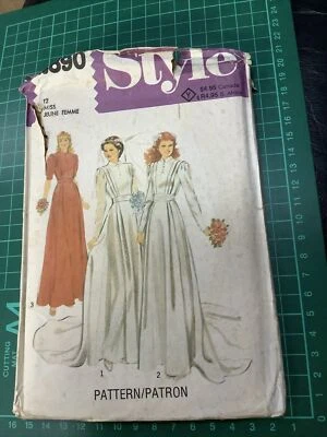 VINTAGE 1979 STYLE 2890 WEDDING 💒 DRESS PATTERN SIZE 12/34" - Image 1 of 3