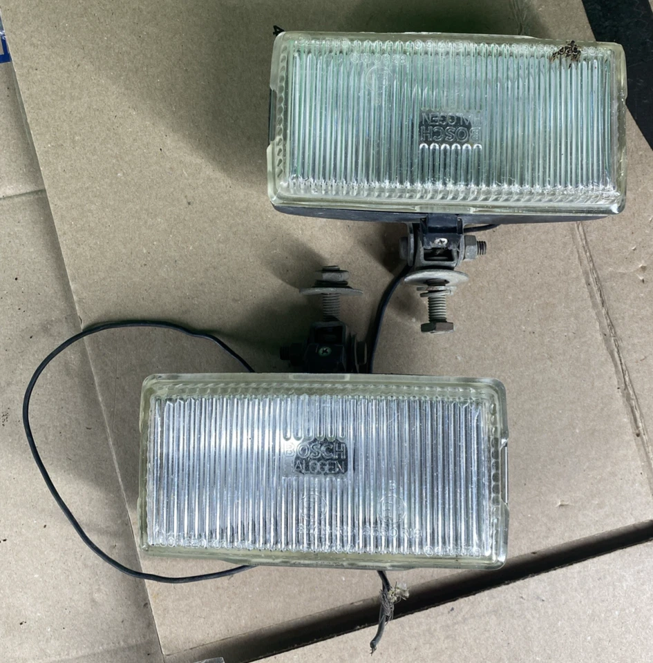 Conjunto de farol de neblina esquerda ou direita. Classic Saab 900  - Imagem 1 de 4