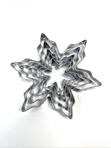 Christmas Cookie Cutters Set of 5 Pieces Snowflake Shaped Cookie Cutters Set - Picture 1 of 4