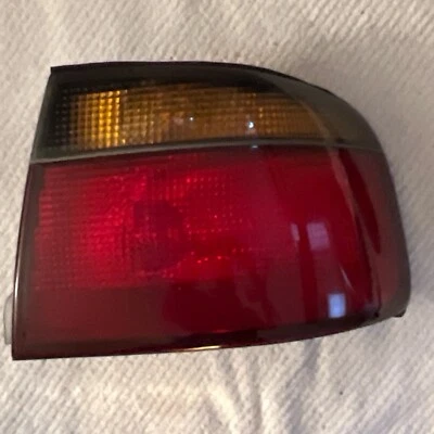 Lanterna traseira direita do passageiro Cadillac Sevilha 1998 1999 2000 2001 2002 2003 2004 - Imagem 1 de 2