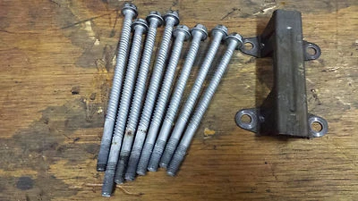 Болты передней головки блока цилиндров двигателя 85-86 Honda Interceptor VF500F - Изображение 1 из 4