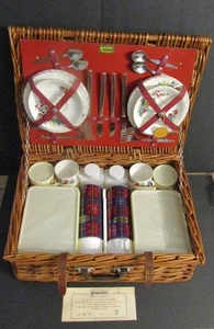 VINTAGE BREXTON ENGLAND WICKER PICNIC BASKET - COMPLETE SET - SERVICE FOR 4 - Picture 1 of 11