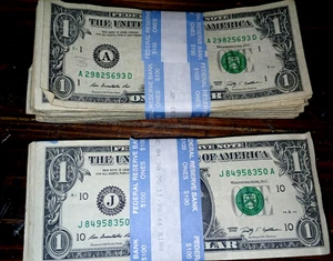 2009 ONE DOLLAR BILLS CIR 2 FULL $100 STRAPS 200 NOTES - Picture 1 of 3
