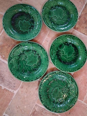 5 x Victorian majolica side plates, green vine design - Image 1 of 4
