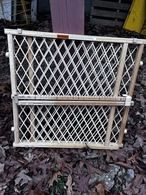 Puerta para bebé de 28" de alto para escaleras sin taladro, sin barra inferior, puerta corredera para perros Foto 1 de 2