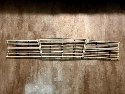 PLYMOUTH VALIANT 1965 ORIGINAL DE COLECCIÓN SELLO 100 REJILLA BILLET GENUINA OEM USADA Foto 1 de 4