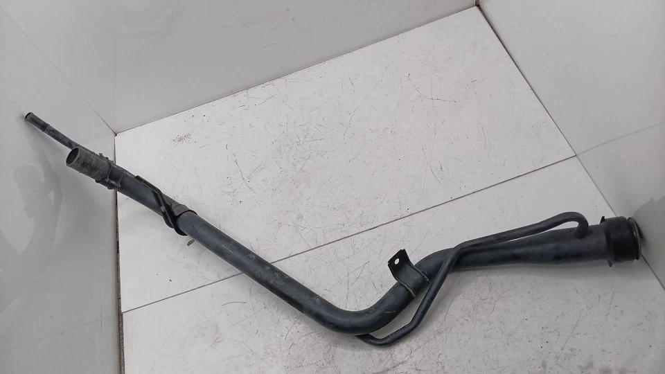 Tubo de manguera de cuello de llenado de combustible 1996 97 98 99 00 Toyota 4 Runner 4Runner Foto 1 de 4