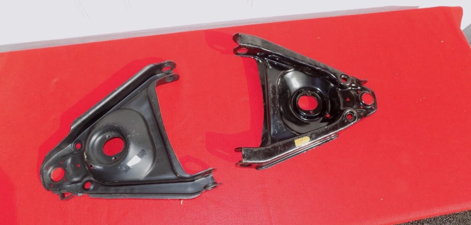 НОВЫЙ ИЗ СТАРЫХ ЗАПАСОВ GM 1959 - 1962 PONTIAC BONNEVILLE ПОЛНЫЙ РАЗМЕР КОМПЛЕКТ НИЖНИХ РЫЧАГОВ УПРАВЛЕНИЯ LH RH - Изображение 1 из 4