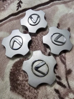 Set of 4 Lexus IS200 IS300 Alloy Wheel Centre Caps - Image 1 of 4