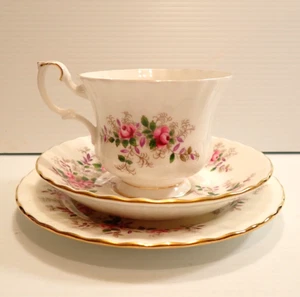 Vintage Royal Albert Lavender Rose Bone China Trio - Cup Plate Saucer - England - Picture 1 of 11