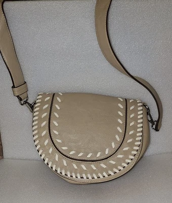 C Wonder Bolso Bandolera Vegano Cosido con Cierre Correa Larga Bronceado Claro Foto 1 de 3