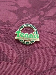 Anstecknadeln Anstecknadel Emaille 14 "TENNIS Magazin" - Bild 1 von 3