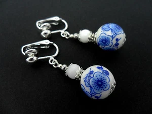 A PAIR OF PORCELAIN FLORAL BEAD  DROP DANGLY CLIP ON  EARRINGS. NEW. - Picture 1 of 1