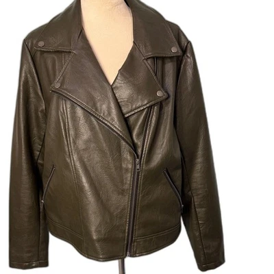 Chaqueta Forever 21 plus imitación cuero verde oscuro talla 1X Juniors Foto 1 de 4