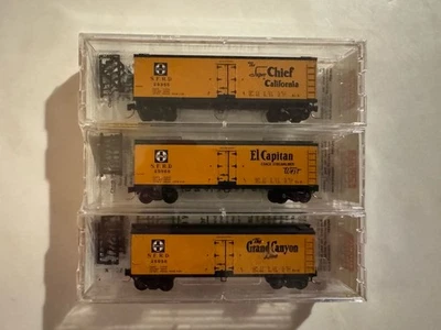 N Scale ***SANTA FE -- SFRD*** 40' Reefer 3-Pack w/ Slogans - Micro Trains 47242 - Image 1 of 4