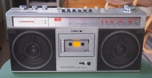 Vintage SONY CFS-V2 BOOMBOX AM/FM/TV CASSETTE - Picture 1 of 9