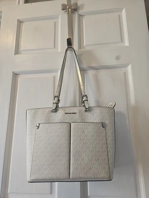 Michael Kors Jet Set Medium Logo Pocket Bag - Image 1 of 4