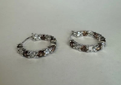 Pendientes de aro pequeños de plata de ley 925 con circonita cúbica y turmalina Foto 1 de 4