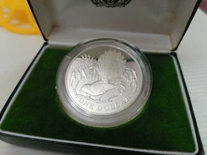 Willie : New Zealand 1980 Queen Elizabeth Silver Dollar proof coin - Picture 1 of 2