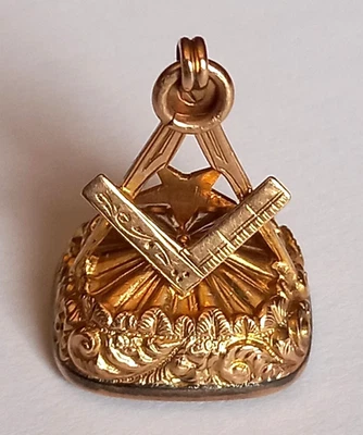 MASONIC ANTIQUE 9CT GOLD & CARNELIAN SQUARE & COMPASS STAR WATCH FOB PENDANT. - Image 1 of 4