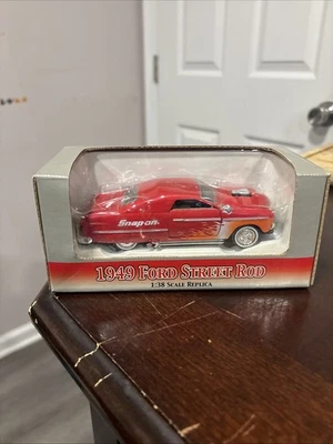 Ford Street Rod 1949 réplica a presión escala 1:38 diecast con motor de tracción trasera Foto 1 de 4
