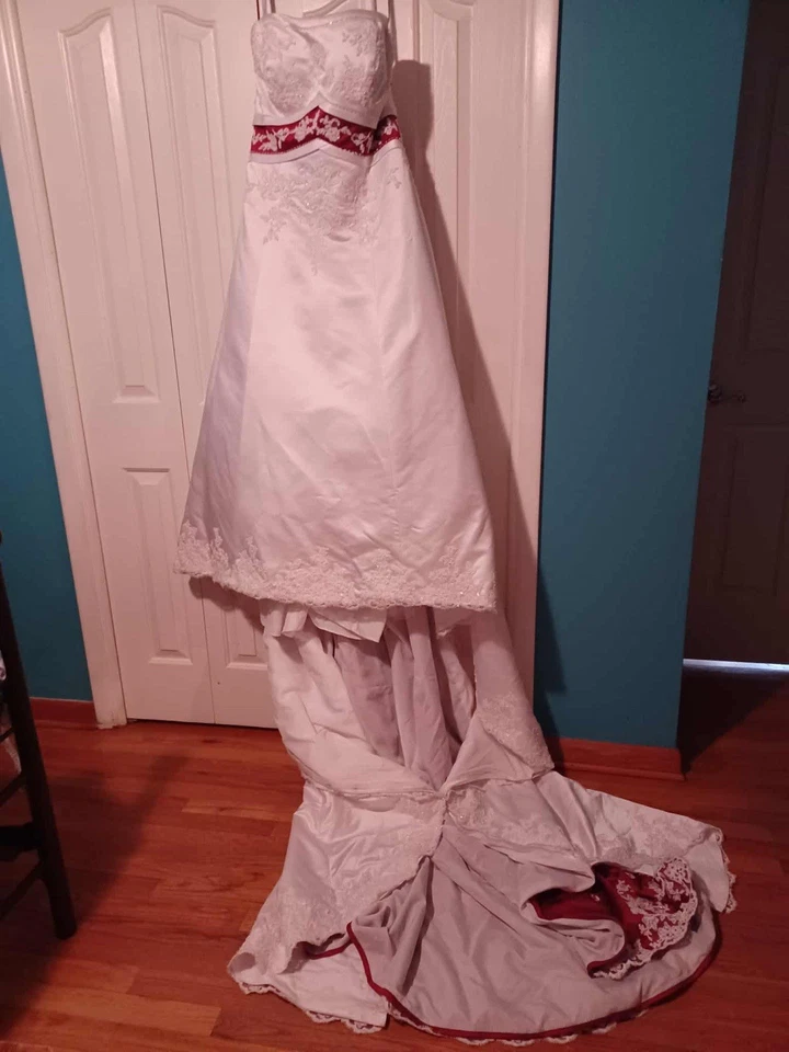 Vestido de novia Alfred Angelo talla 18 marfil-rojo Foto 1 de 4