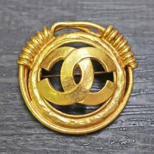 CHANEL Gold Plated CC Logos Round Vintage Pin Brooch #215c Rise-on - Picture 1 of 6