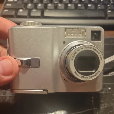 Kodak EasyShare C643 Digital Camera 6.1MP, 3X Optical Zoom, Silver - Image 1 of 4
