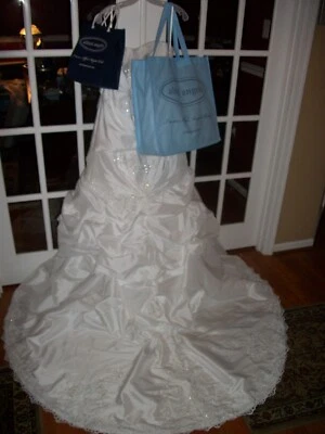 Vestido de novia Alfred Angelo Ariel Colección Disney Foto 1 de 4