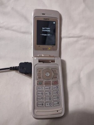 Teléfono Celular Sanyo Katana DLX SCP-8500 Rosa Abatible Sprint Raro En Caja Foto 1 de 4