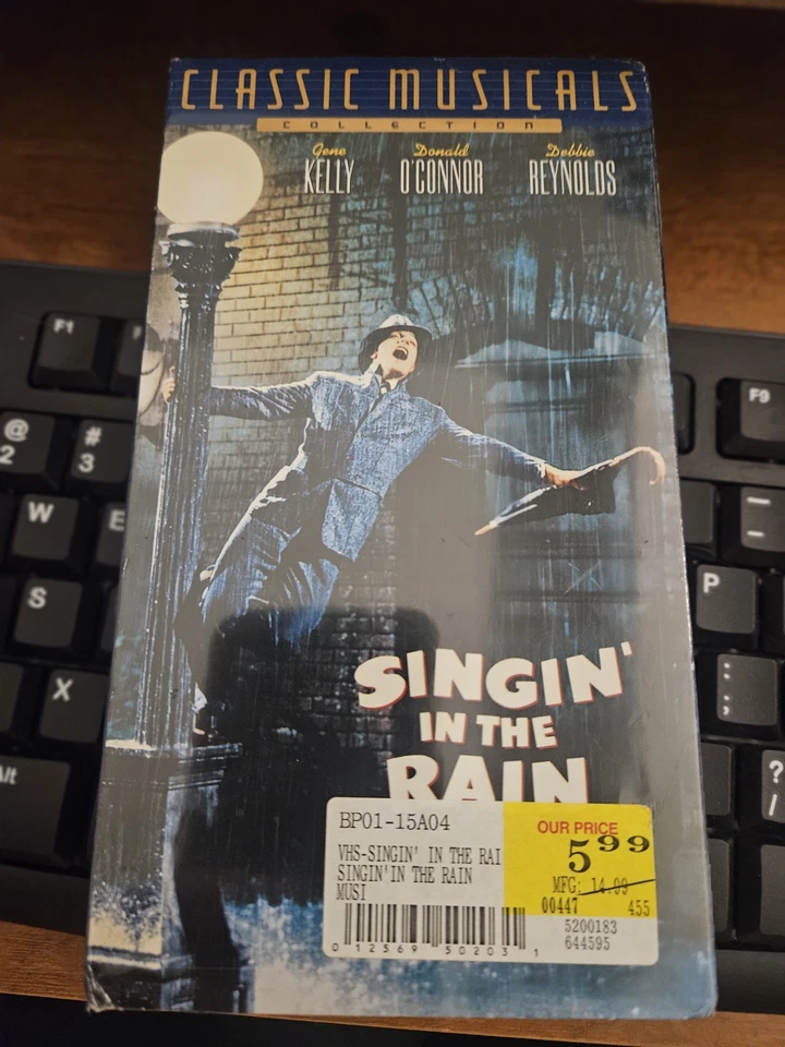 SINGING IN THE RAIN - VHS Video Gene Kelly-Debbie Reynolds-NEW Sealed - Image 1 of 2