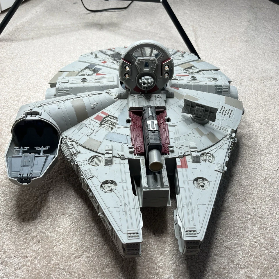 Hasbro Star Wars Millennium Falcon nave espacial 21” réplica brinquedo - Figuras faltando - Imagem 1 de 4