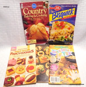 Pillsbury Betty Crocker Cookbooks Favorite Recipes Wilton Cookie Maker Lot of 5 - Bild 1 von 12