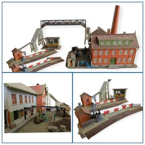 Faller Kibri H0 Fabrik Schornstein Bahnübergang / Stellwerk Epoche III IV 60er - Bild 1 von 11