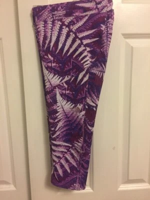 New North Face Flashdry Women's Wood Violet Fern Print Motus Capris Tights M $70 - Image 1 of 4