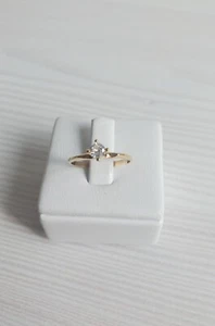 750 18k Yellow Gold Ring Band Simple Dainty Round CZ Engagement 1.6g Size 7.25 - Picture 1 of 7