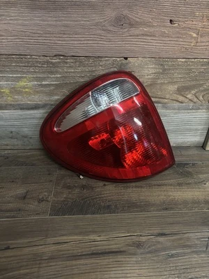 Dodge Grand Caravan 2003 lado del conductor luz trasera izquierda Foto 1 de 3