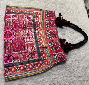 Expressions NYC Floral Heavy Embroidery Large Handbag Lined 100% - Picture 1 of 12