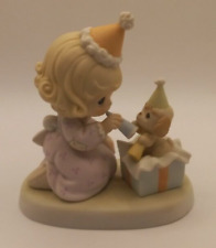2000 Precious Moments #795313 WISHING YOU A BIRTHDAY FULL OF SURPRISES Figurine