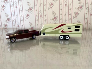 Maisto Chevrolet Silverado 1500 Z71 2014 e rimorchio rimorchio - Foto 1 di 10