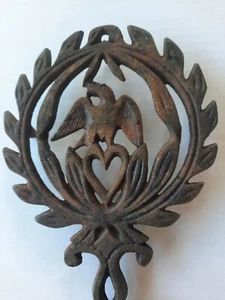 Mount Vernon WA Eagle Laurel Wreath Heart Cast Iron Trivet - Picture 1 of 10