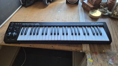 M-Audio Keystation 49 MK3 Midi Keyboard Controller and expression pedal - Image 1 of 3
