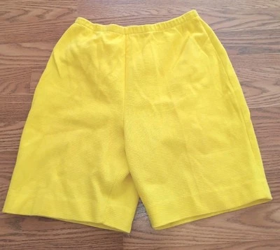 Shorts de poliéster amarelo limão década de 1970 Catalina Sportswear elástico 11/12 6,5" vintage - Imagem 1 de 4